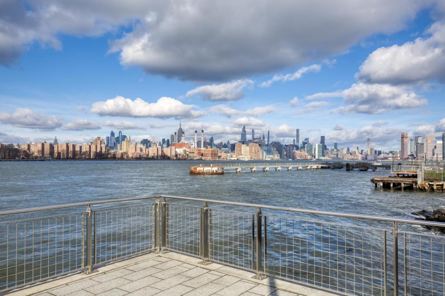 Williamsburg 2br W Wd Private Deck Nr Ferry Nyc-707 Appartement *